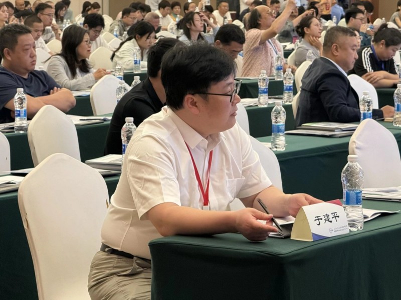 El ganador asiste a la 19ª Conferencia China sobre Tecnología y Mercado de Minerales No Metálicos
